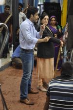 Tusshar Kapoor, Dolly Ahluwalia at Baajatey Raho stars on location of Chidiya Ghar in Filmcity, Mumbai on 22nd July 2013 (19).JPG